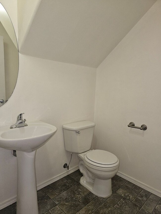 Building Photo - Strawberry Heights Home