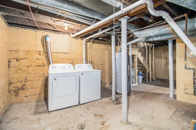 Building Photo - 805 Miner St