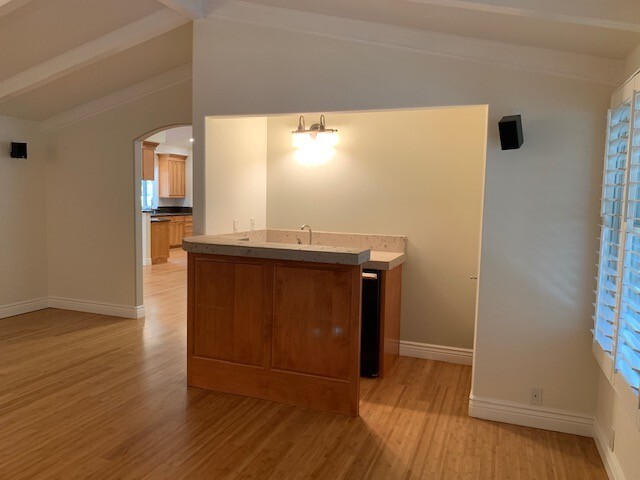 Building Photo - Gorgeous Property on Private Street conveniently located on West side near Downtown!