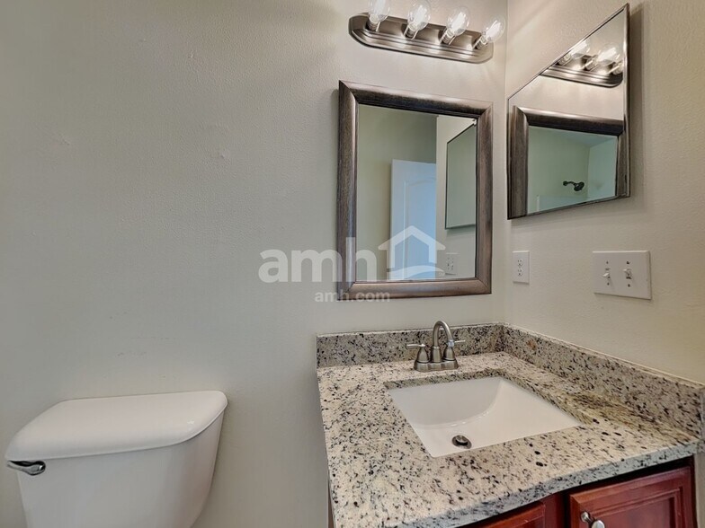 Building Photo - 9848 Edmonton Dr