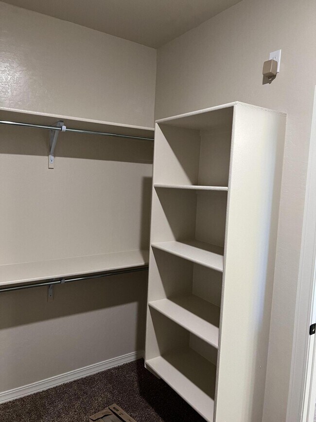 Building Photo - 12701 Iron Falls Dr