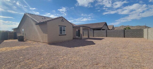 Building Photo - SHORT/LONG TERM /FREE RENT CALL FOR DETAILS