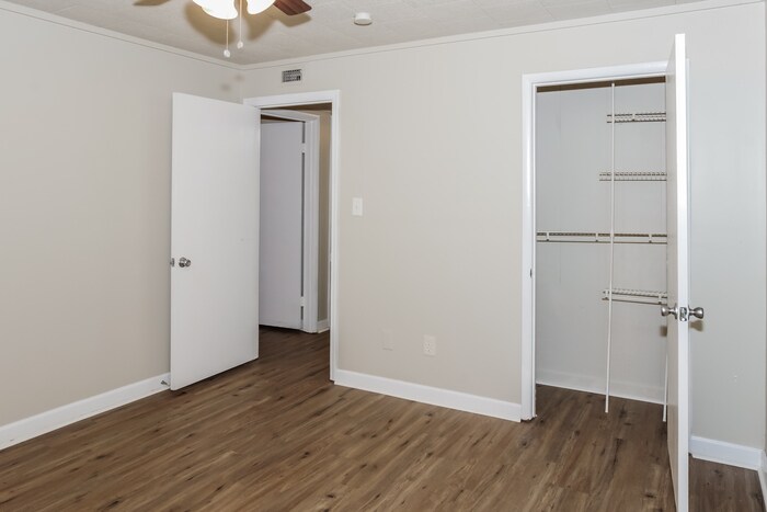 Building Photo - 156 Cranbrook Dr