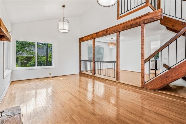 Building Photo - 1016 Muirfield Dr NE