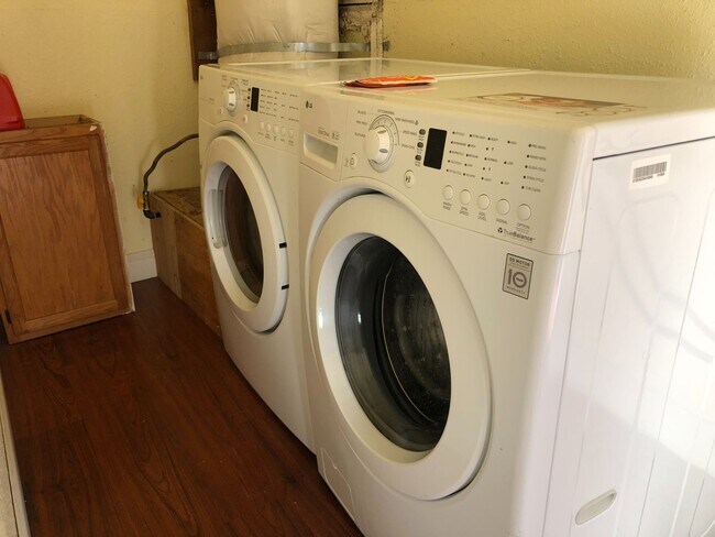 Building Photo - Lovely 3 Bed, 1 Bath, Home in Berkeley, with Hardwood Floors