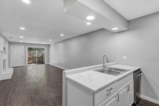 Building Photo - 3990 SE 17th Ct