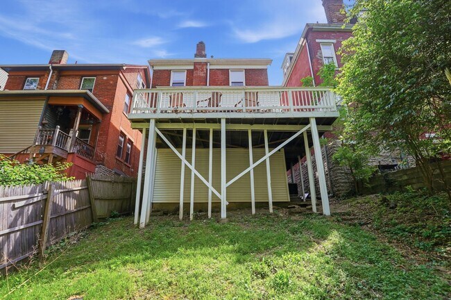 Building Photo - 5 Bedroom Clifton House Available Next to UC Campus