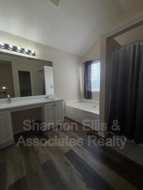 Building Photo - 4511 Ravenwood Pl
