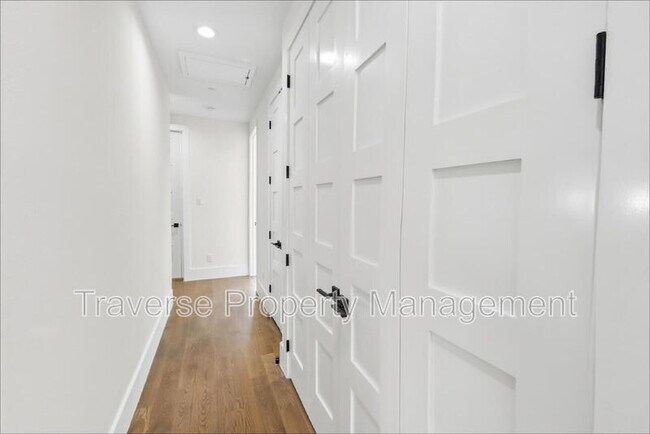 Building Photo - 408 Rayner Ave