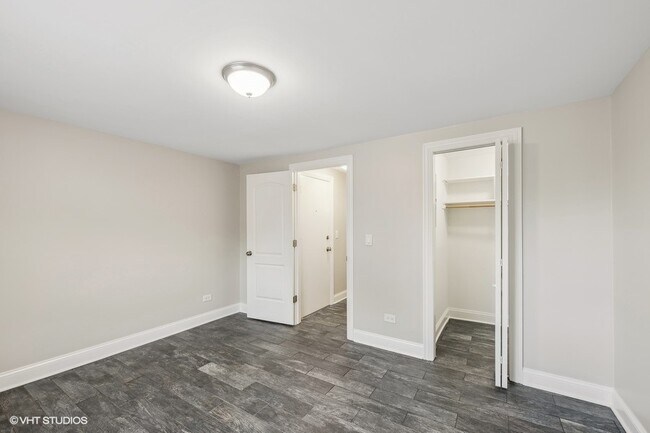 Building Photo - 3940 N Narragansett Ave