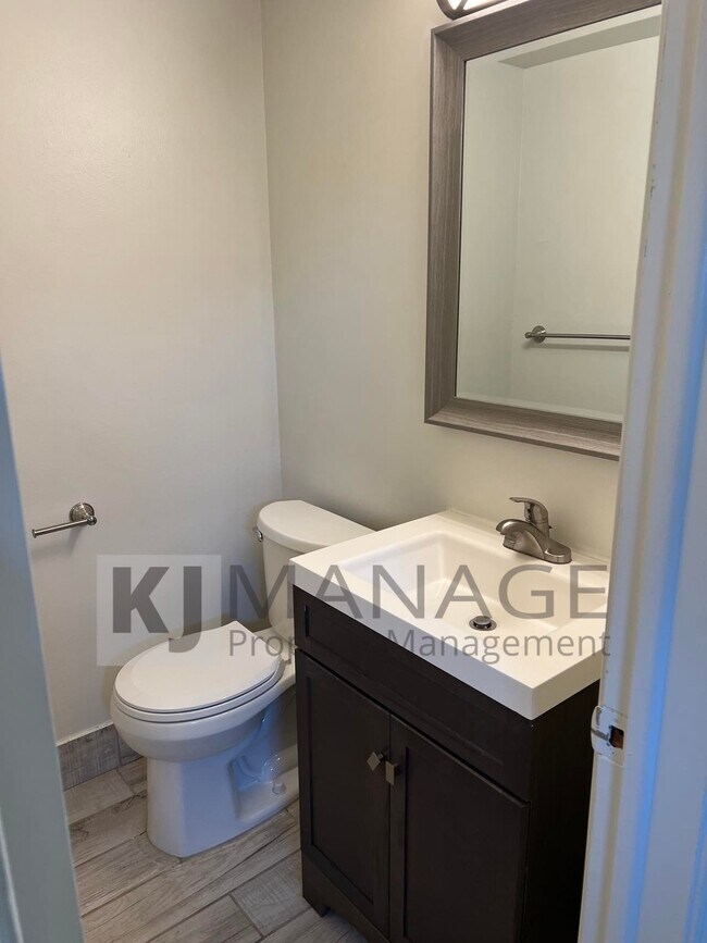 Building Photo - 1608 Orchard Dr