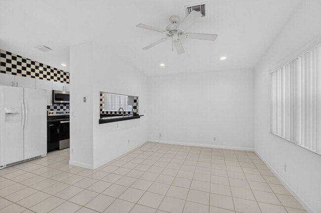 Building Photo - 15415 Summer Lake Dr