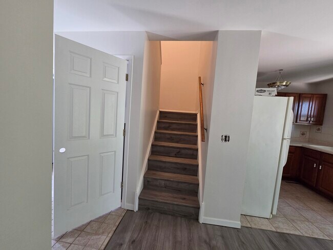 Building Photo - 740 Village Cir