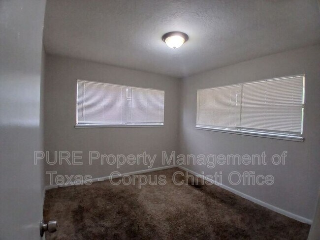 Building Photo - 4713 S Shea Pkwy