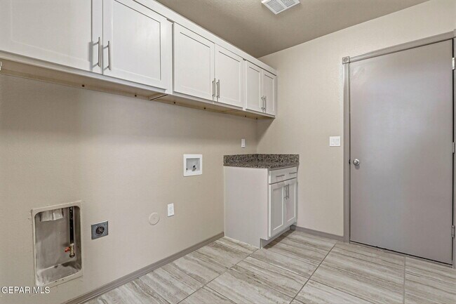 Building Photo - 14937 Tierra Isaiah Ave