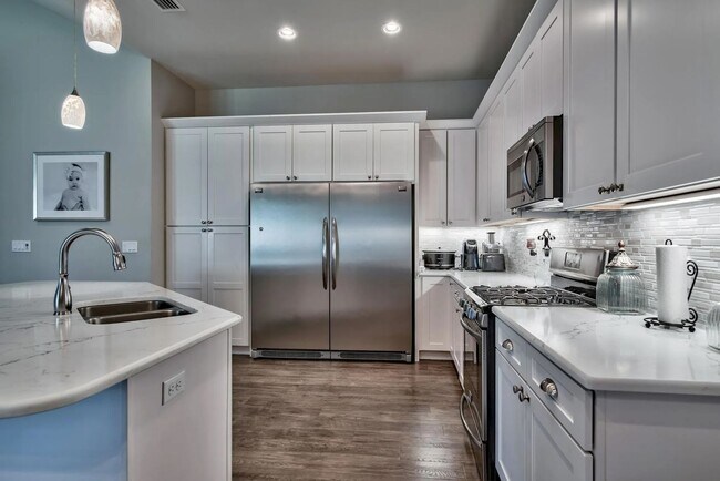 Building Photo - 989 Forest Shore Dr