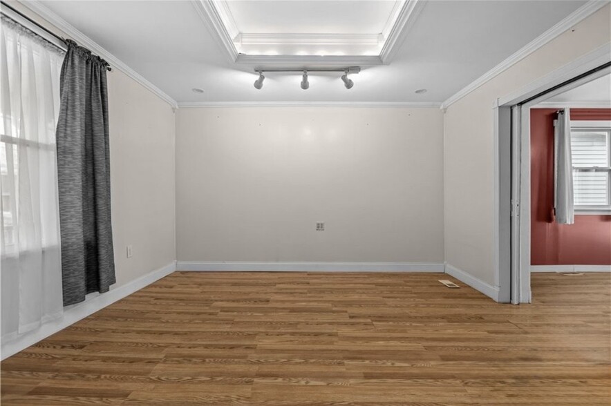 Building Photo - 215 N Mercer Ave