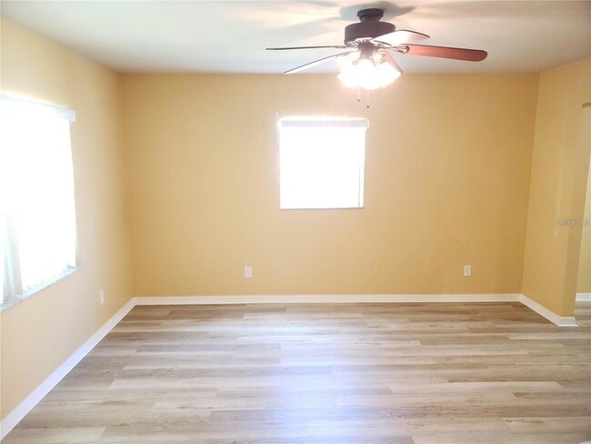 Building Photo - 1364 Fairway Dr