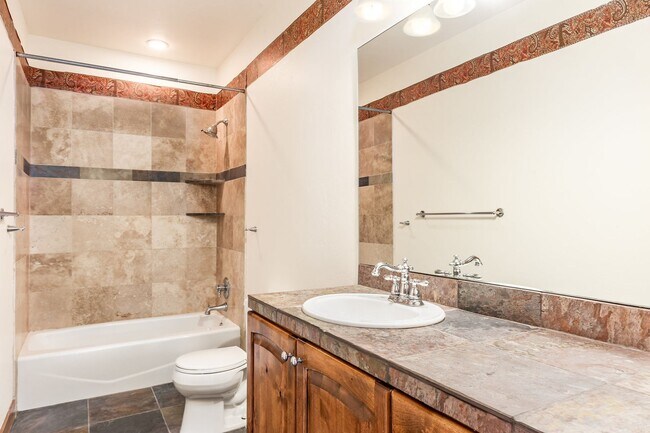 Building Photo - Freshly Renovated Deer Mountain Home for Rent NOW!