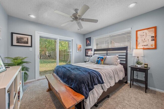 Building Photo - 1516 Broadmoor Dr