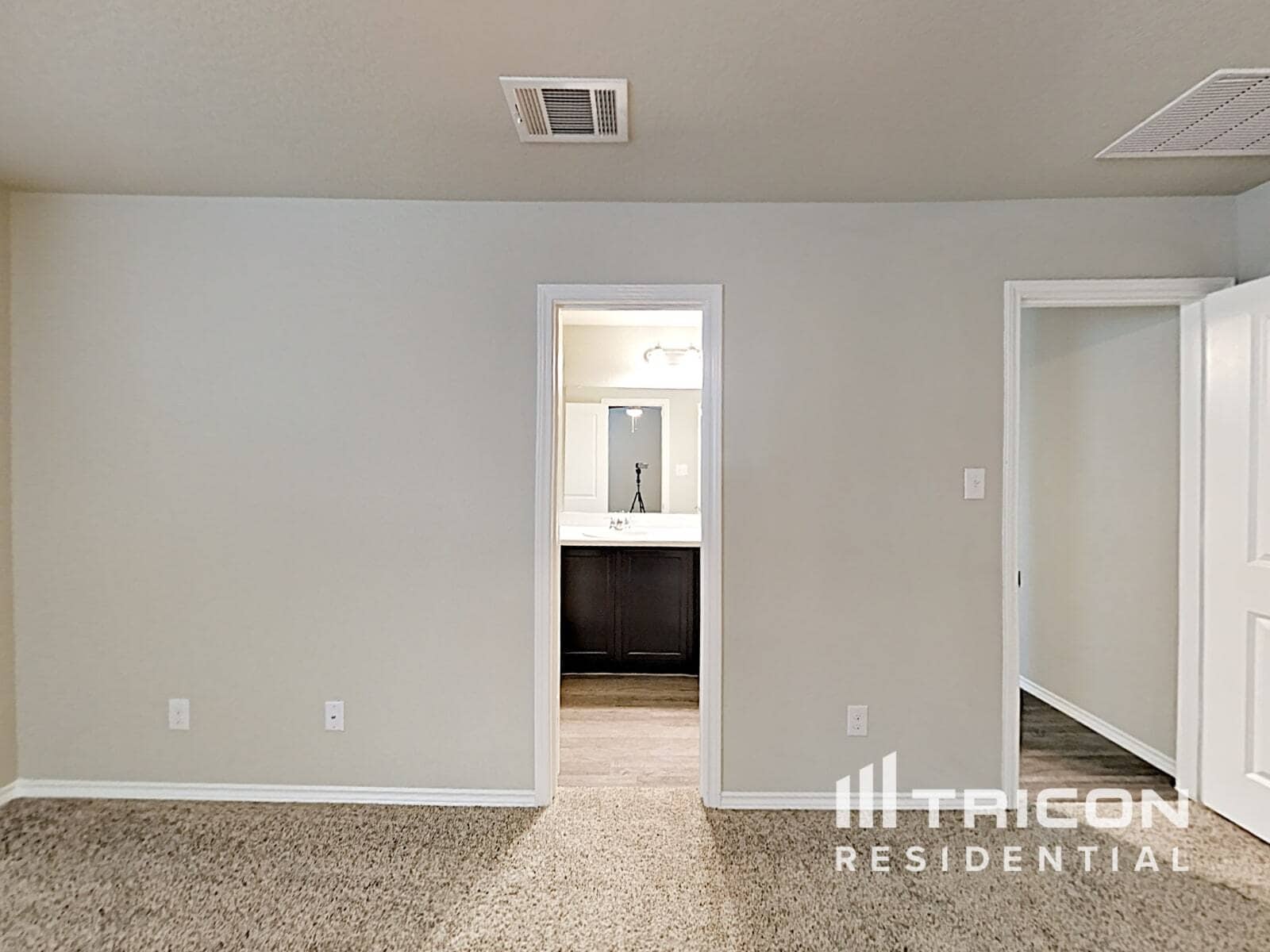 Building Photo - 2415 Marbach Woods