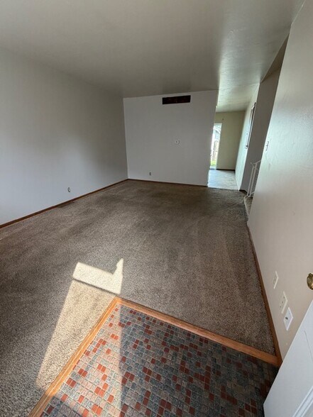 Building Photo - 524 S Fabrique Dr