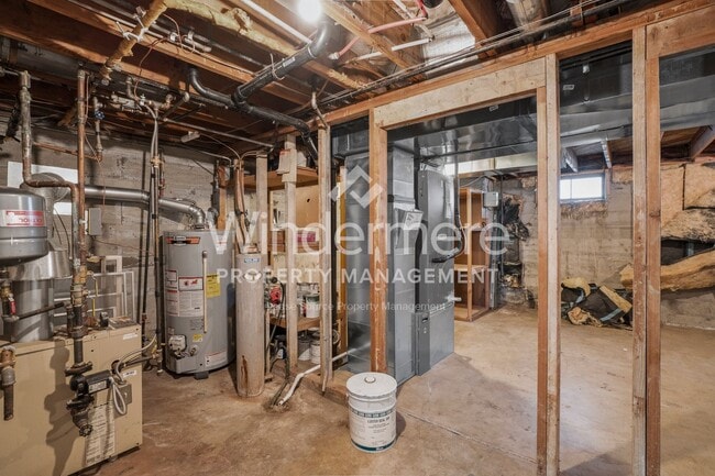 Building Photo - Fantastic Updated South Hill Rancher 3 Bedroom 2 Bath with Hardwood throughout