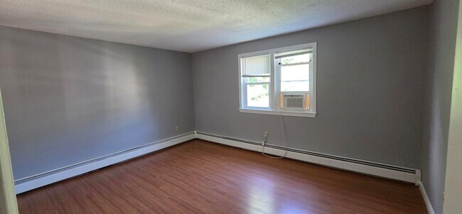 Building Photo - 302 Knights Bridge Dr