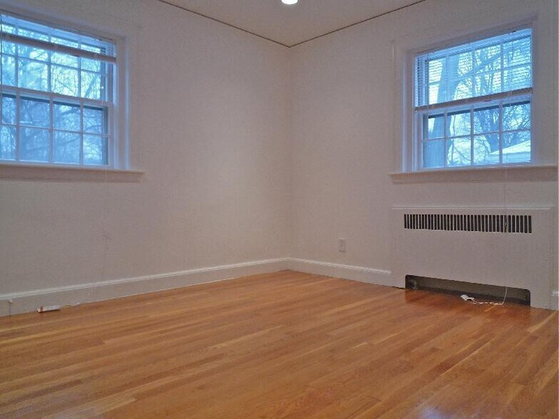 Building Photo - 37 Wyman St
