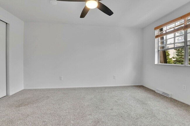Building Photo - 6824 S Willow St