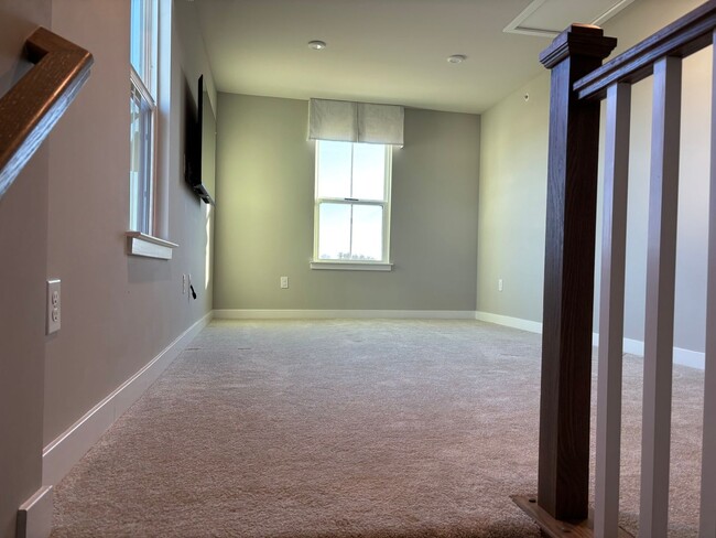 Building Photo - Spacious 3BR Townhome in Easton