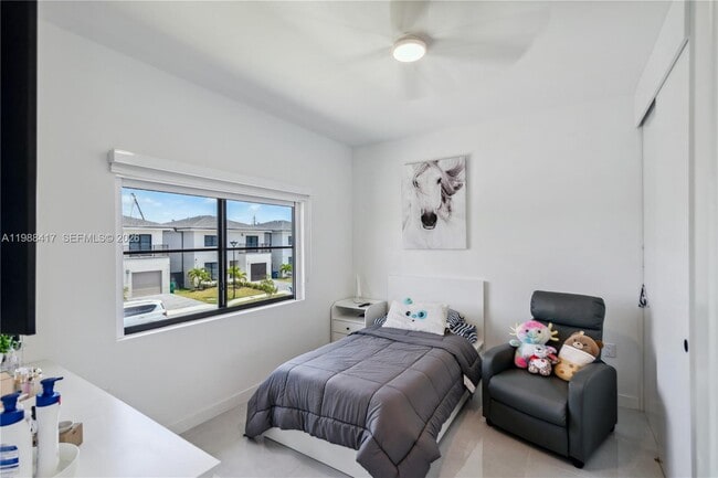 Building Photo - 1396 NW 3rd St