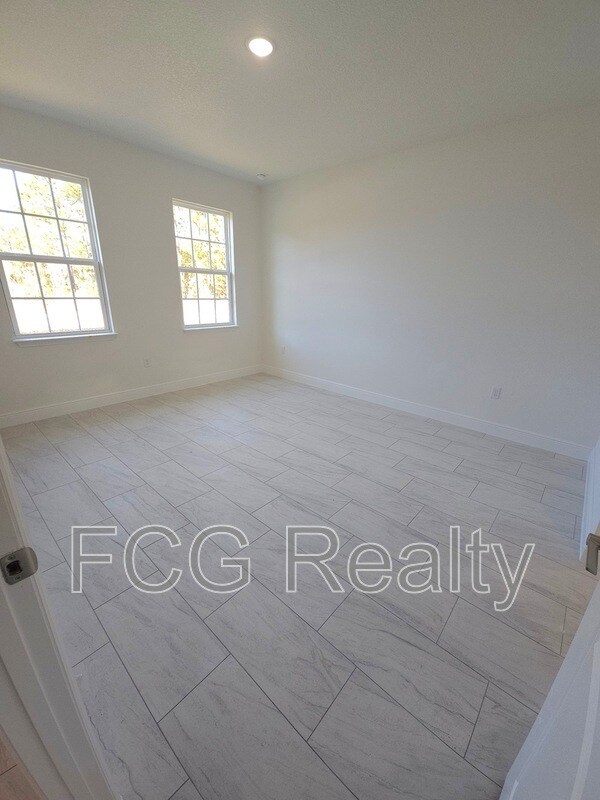 Building Photo - 9841 N Sistine Terrace