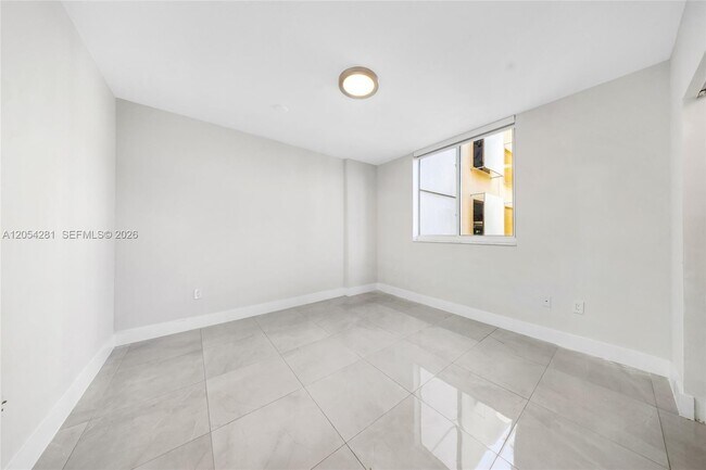 Building Photo - 2775 NE 187th St