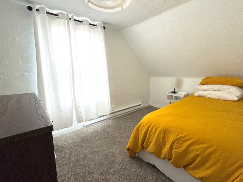 Building Photo - 735 N 6th Ave