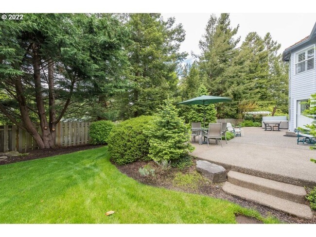 Building Photo - Beautiful West Linn 4 Bedroom Home - An En...
