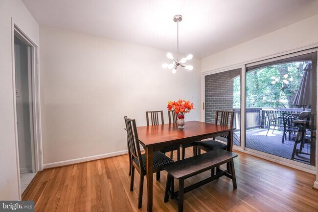 Building Photo - 4908 Sauquoit Ln