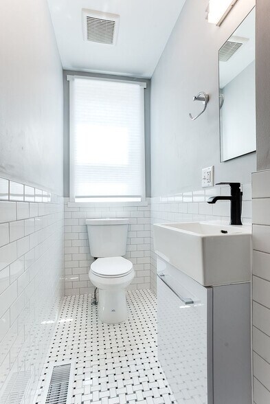 First floor 1/2 bathroom - 1222 7th St W