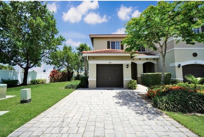 Building Photo - 378 NE 47th Pl