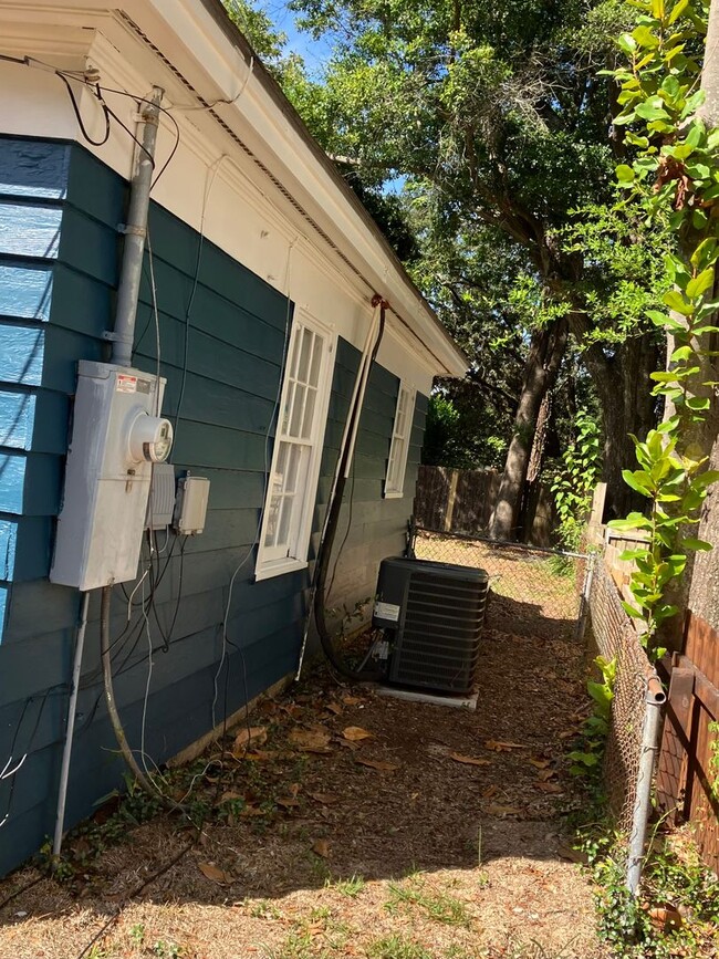 Building Photo - Gulfport 2 Bedroom