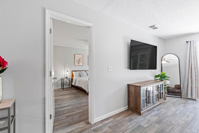 Building Photo - Ready to move in!