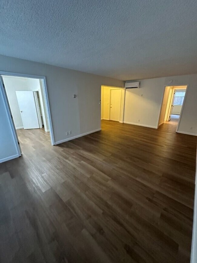 Building Photo - Torrano/DUPLEX