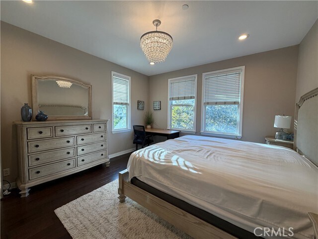 Building Photo - 615 W 1st St