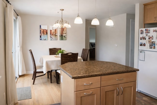 Building Photo - Parallel Management - Quigley