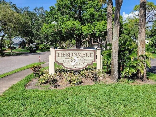 Building Photo - 5018 MARSHFIELD Rd