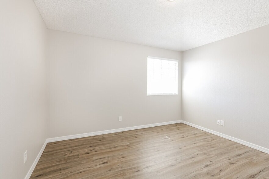 Building Photo - 3104 E Siesta Ln