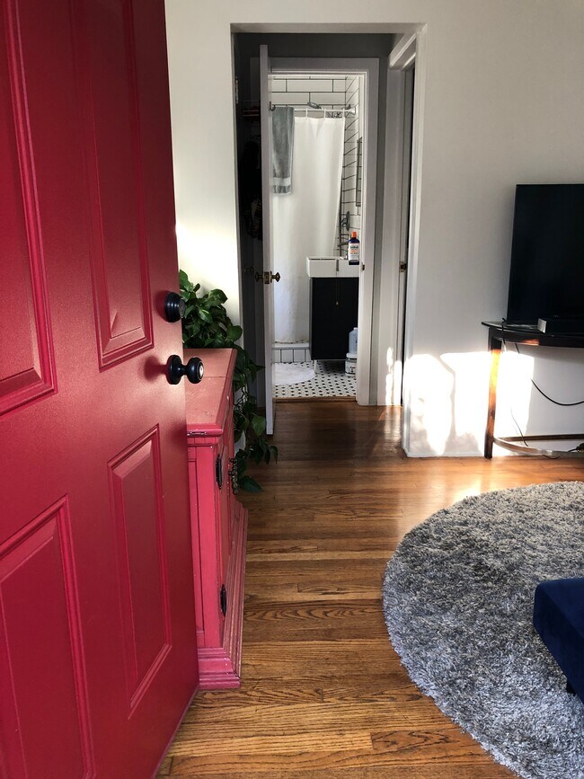 Building Photo - 3023 E 5th St