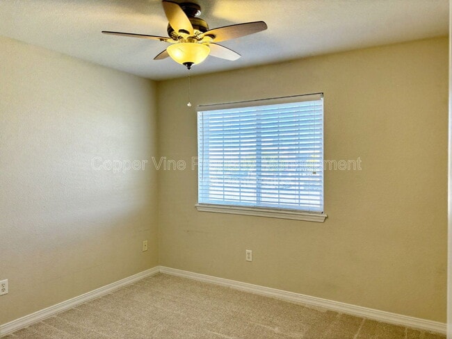 Building Photo - 930 Button Rock Dr