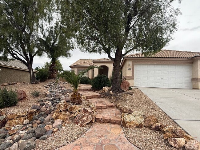 Building Photo - Beautifully Landscaped Home in Desert Foothills