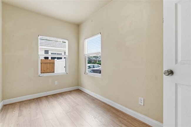 Building Photo - 1302 E Louisiana Ave